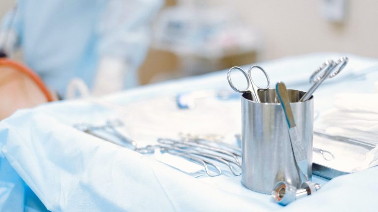 ElysiumMed Orthopaedics χειρουργική του ωλένιου και μέσου νεύ 02 1568x882 1